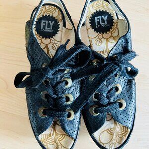 FLY LONDON BLACK SANDALS 8